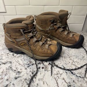 KEEN Women’s Targhee II Mid Waterproof Boots, Size 6